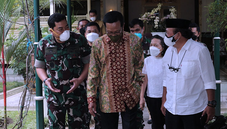 Kepala RSPAU dr S Hardjolukito, Marsma TNI dr. Mukti A Berlian bertemu dengan Gubernur DIY Sri Sultan Hamengku Buwono X, Senin (14/2/2022). (Foto: RSPAU dr s Hardjolukito)