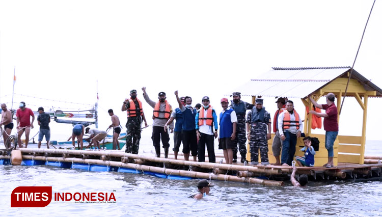 Keramba atau rumah apung yang baru saja dibangun oleh Pemdes Blimbingsari (FOTO: Rizki Alfian/ TIMES Indonesia)