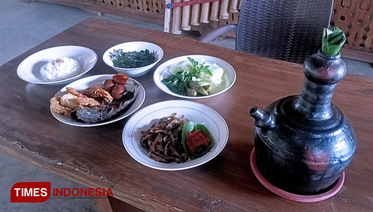 Suasana-dan-sajian-Warung-Puncak-di-Lingkungan-Dukuh.jpg