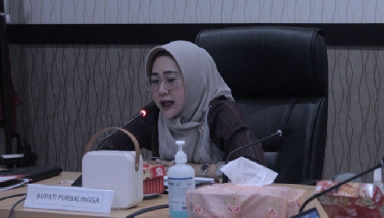 Bupati Purbalingga Dyah Hayuning Pratiwi SE BEcon MM saat paparan program dan Dinporapar Kabupaten Purbalingga di Ruang Rapat Bupati. (FOTO: Humas Pemkab Purbalingga For TIMES Indonesia)