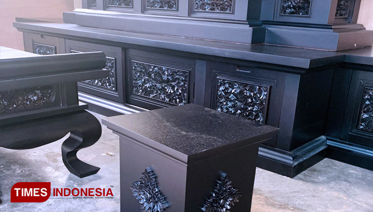 I-Wayan-Tuges-seniman-pahat-profesional-asal-Bal-2.jpg