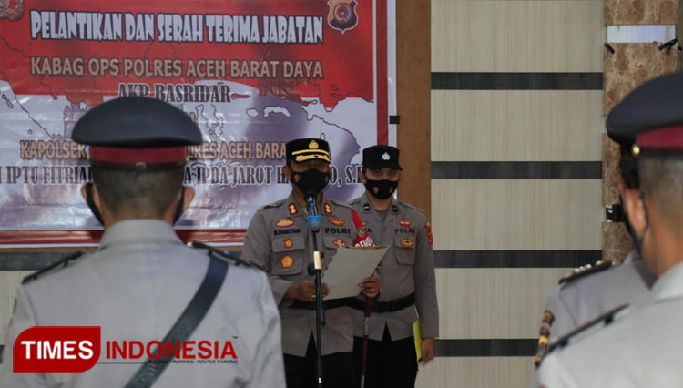 Kapolres Abdya menyampaikan amanatnya dalam sertijab (FOTO: T. Khairul Rahmat Hidayat/TIMES Indonesia)