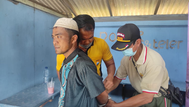 DR, Pelaku percobaan pembunuhan terhadap KH Afandi Musyafa, ditangkap petugas Polsek Pesanggaran, Banyuwangi. (Foto: Dokumentasi TIMES Indonesia)