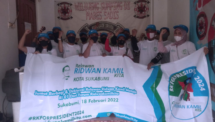 Relawan RidwanKamilKita Deklarasi Ridwan Kamil For President RI 2024 di Jalan Cisaat, Kota Sukabumi, Jumat (18/2/2022). (Foto: RKK for TIMES Indonesia)